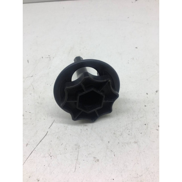 Parafuso Fixador Estepe Renault Sandero 2020 2.0