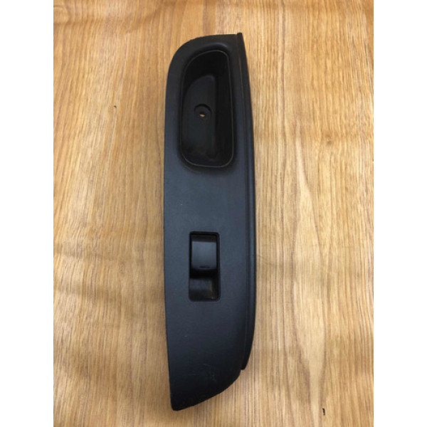 Moldura Botão Vidro Traseiro Direito Nissan Versa 2018 1.6